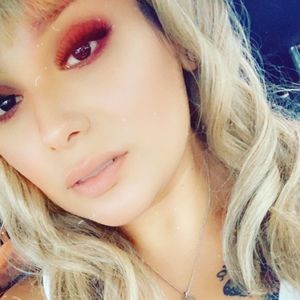 Meet your Posher, Yesenia